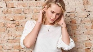 Zvýrazní šaty, blúzky či topy: Tento módny trend hlási na jar veľký návrat
