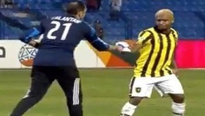 Klobúk dole! Dve gestá fair play alebo futbaloví džentlmeni