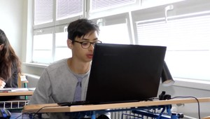 Zrakovo postihnutý Filip si musí vybrať predmety, na ktoré bude mať asistenta