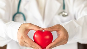 Pacienti s klinickým syndrómom chronického srdcového zlyhávania nebudú musieť ostávať v nemocniciach. Pomôcť im má pilotný projekt tele-monitoringu od Union zdravotnej poisťovne