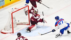 Hokejová facka: Lotyši si ustrážili vedenie 1:5, Slováci stratili šancu postúpiť do štvrťfinále