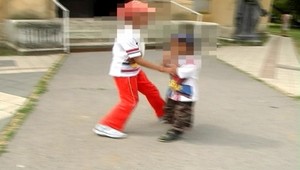 Školák hodil nôž po chlapčekovi, zranil jeho sestričku!