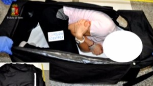 Omámil a uniesol modelku. Plánoval ju vydražiť v aukcii