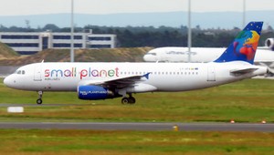 V Burgase núdzovo pristálo lietadlo, cestujúci kričal, že má bombu