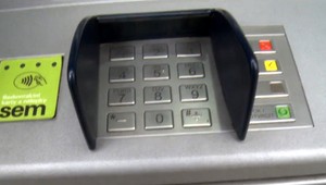 Chýbajúce bankomaty komplikujú ľuďom život. Bez hotovosti nenakúpia