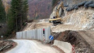 Ide o život, práce na ceste ohrozujú vodičov!