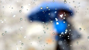 Slnečné lúče vystrieda dážď, cez víkend sa ochladí