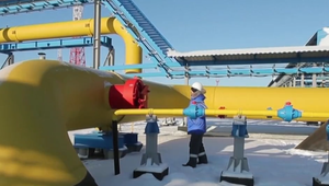 Ceny plynu na trhoch klesajú, odborníci ale varujú pred bumerangovým efektom