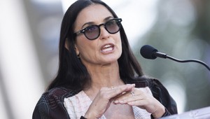 To už áno! Demi Mooreová sa na obálke magazínu objavila úplne nahá