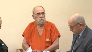 Zabil suseda pre orezávanie kríkov. Muža zastrelil pred očami jeho syna