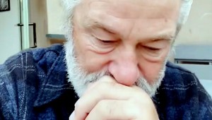 Alec Baldwin zverejnil prvé vyhlásenie po tragickej nehode, pri ktorej smrteľne zasiahol kameramanku