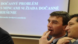 Banky sú proti zrušeniu poplatkov za odber mincí