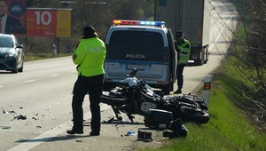 Medzi Košickou Novou Vsou a Košickými Olšanmi sa zrazilo nákladné auto s motorkárom
