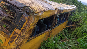Návrat domov sa skončil tragédiou. Pri nehode školského autobusu zomrelo najmenej 20 detí