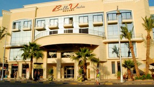 Ozbrojenci prepadli hotel v Egypte, pri útoku zranili turistov