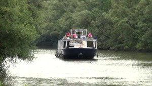 Vodiči v okolí Trebišova žasli. Na ceste museli uprednostniť 32 metrovú loď pre Domašu