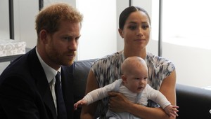 Syn viac ako kráľovská koruna. Harry a Meghan urobili nečakaný KROK, Briti sú v šoku!