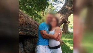 S manželom sa opíjala v bare, kým polročné deti boli samé doma. Neskôr ho zabila