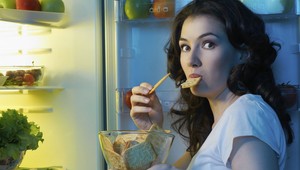 5 jedál, ktoré určite nejedzte pred spaním a nepriberiete!