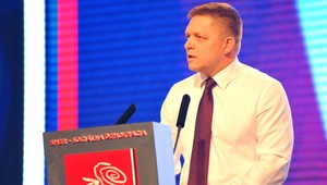 Ficov 3. sociálny balíček: autobusy zadarmo aj 100 000 pracovných miest