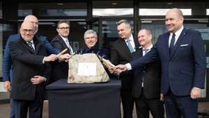 V Šamoríne rastie nový športový sen. Bach poklepal základný kameň haly pre 5000 divákov