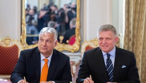 ANALÝZA: Luxusné mzdy politikov. V rámci EÚ sa Ficovi a Orbánovi darí najlepšie