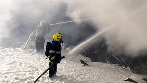 FOTO: Obrovský požiar zachvátil šrotovisko. Vidieť ho bolo na desiatky kilometrov ďaleko