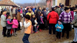 Kórejčania rozdávali darčeky v osadách