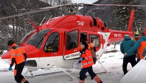 Lyžiarsky výcvik so spolužiakmi už nedokončil. Zo svahu ho s vážnymi zraneniami previezol vrtuľník