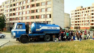 Hadica namiesto cisterny. Luník IX stále bez vody