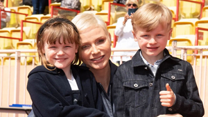 Je TOTO skutočný dôvod trápenia kňažnej Charlene?! Montuje sa do toho švagriná Caroline!