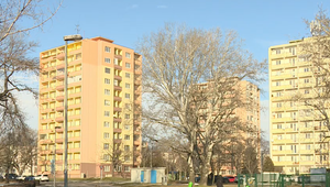 Ľudia menej kupujú nehnuteľnosti. Na vine sú úrokové sadzby úverov