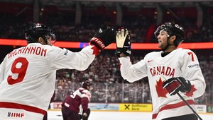 Kanada rozdrvila Lotyšsko, Crosby s tromi asistenciami