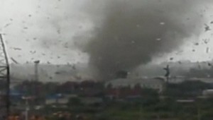 AUTENTICKÉ ZÁBERY: V Rusku udrelo silné tornádo!