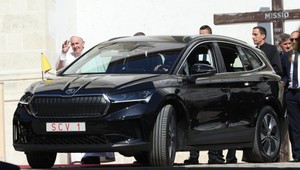 ŠKODA prišla s unikátnou platformou: Pápežovi môžete poslať svoj osobný odkaz