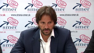 Podľa Kaliňáka Slovensko Poliakov v žiadosti o prelet neoklamalo. Opozícia si myslí opak