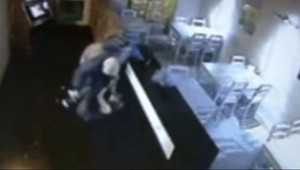 Brutálny prepad herne! Ženu dopichal nožom