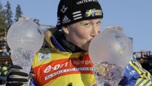 V sezóne biatlonistov s glóbusom Jonssonová a Björndalen