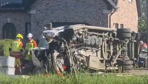 Vlak sa zrazil so školským autobusom, zomreli dvaja žiaci. Minister hovorí o zdesení