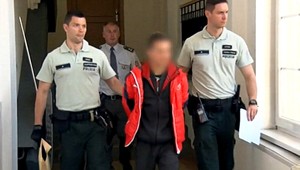 Eugen (26) z Prešova na súde napadol policajta a vulgárne nadával sudkyni