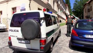 Muž (31) dobodal manželku (30), zabarikádoval sa a podpálil