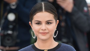 Jedna ako druhá! Pozrite sa, ako prišla Selena Gomez so svojou sestrou na premiéru Ľadové kráľovstvo 2!