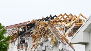 AKTUALIZOVANÉ: V bytovke došlo k výbuchu, majiteľ bytu neprežil. Evakuovali 6 rodín