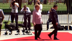 Nemecká kancelárka vystrašila verejnosť. Počas návštevy ukrajinského prezidenta sa triasla