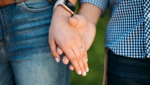 Povedali by ste ÁNO? Pri takejto žiadosti o ruku by asi každá žena stratila reč