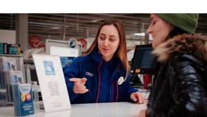 Tesco si pripomína Európsky mesiac rozmanitosti. Inkluzívne prostredie buduje pre kolegyne a kolegov aj zákazníkov