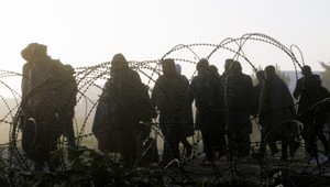 Chorvátsko zatvára prechod Berkasovo-Bapska, časť utečencov ešte prešla