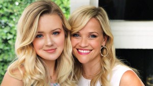 Vypadají jako sestry: Reese Witherspoon stále působí jako mladá dívka!