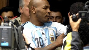 Mikea Tysona obťažoval v lietadle opitý pasažier: Tak ho vypol!