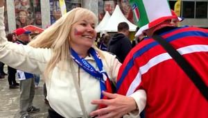 Napriek výsledku skvelá atmosféra. S Macejkom sa zabávali nielen Slováci